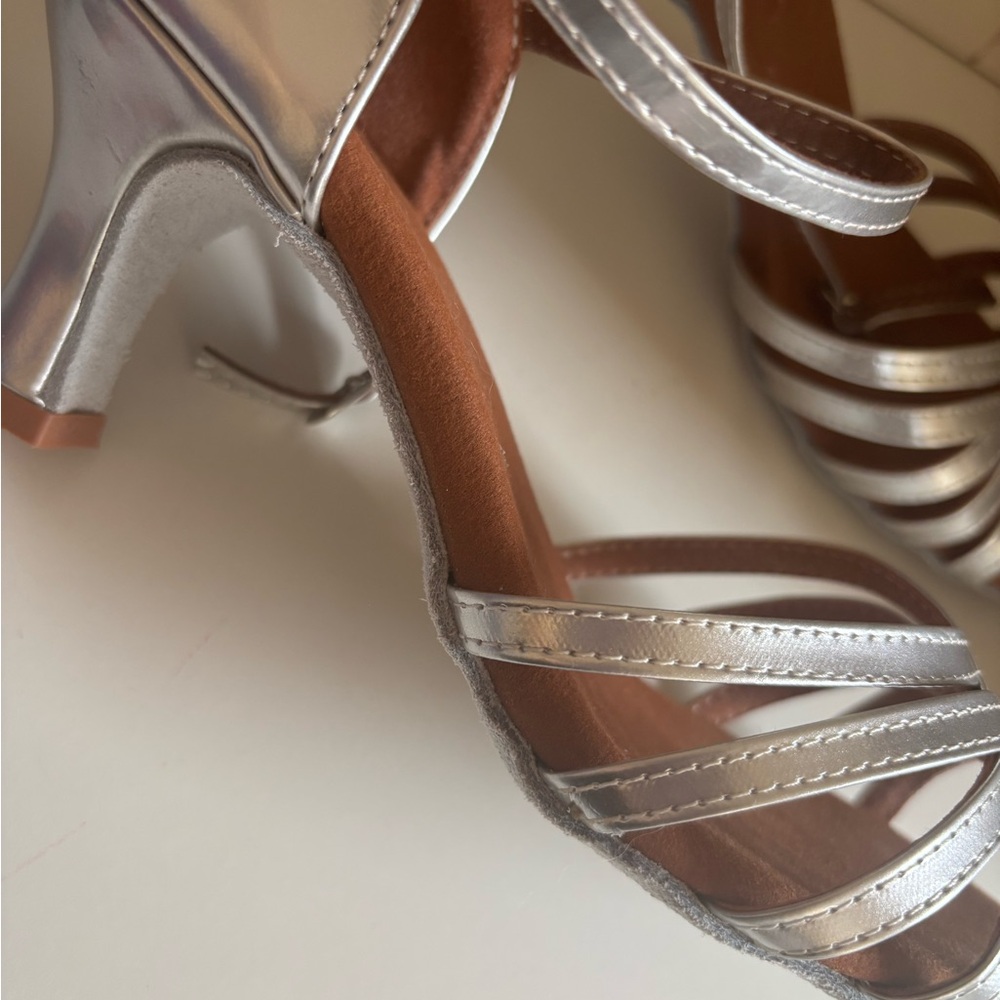 Elegant Silver Strappy Sandals - Picture 3 of 6